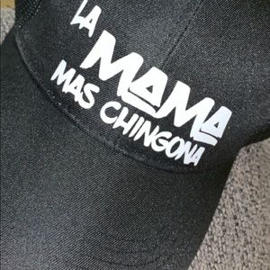 Black La Mama Mas Chingona hat